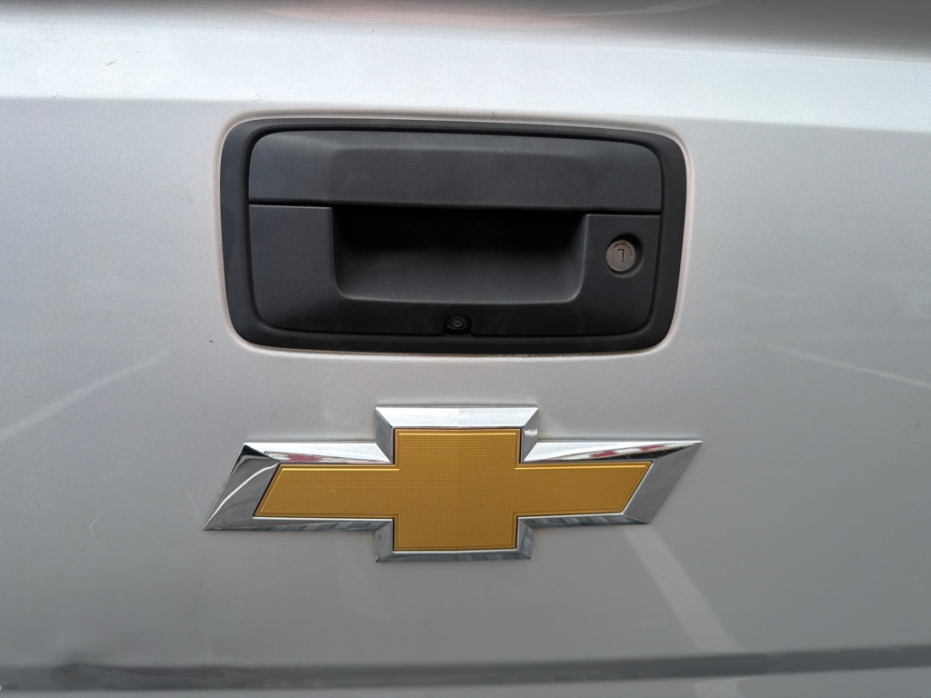 Photo 9 of this CHEVROLET SILVERADO LD 15