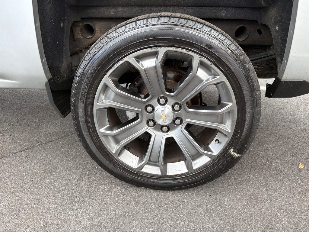 Photo 24 of this CHEVROLET SILVERADO LD 15