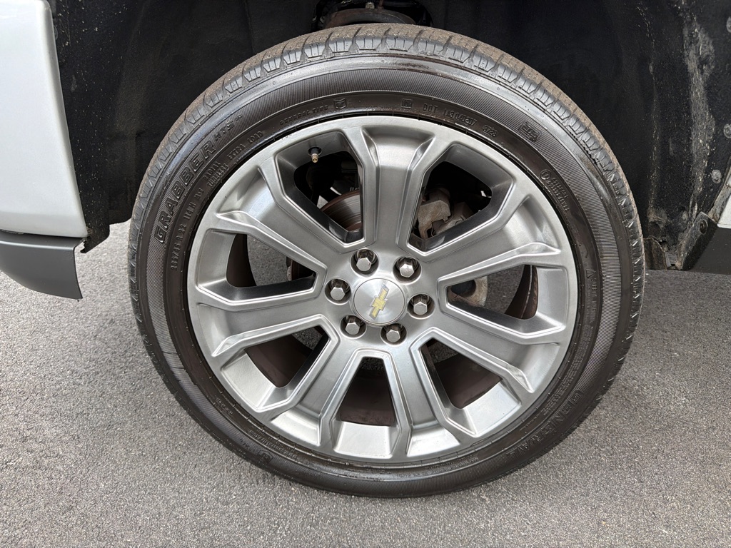 Photo 25 of this CHEVROLET SILVERADO LD 15