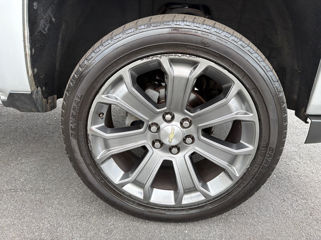 Photo 22 of this CHEVROLET SILVERADO LD 15
