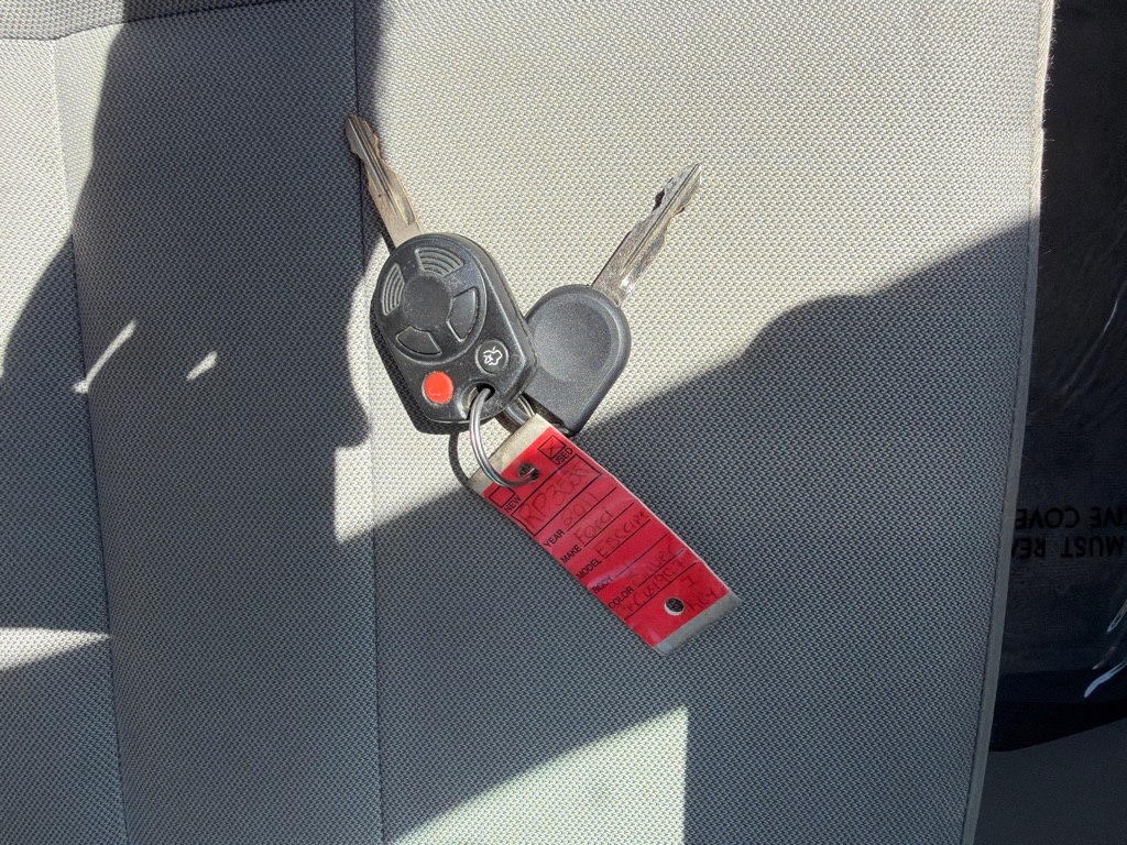 Photo 17 of this FORD ESCAPE
