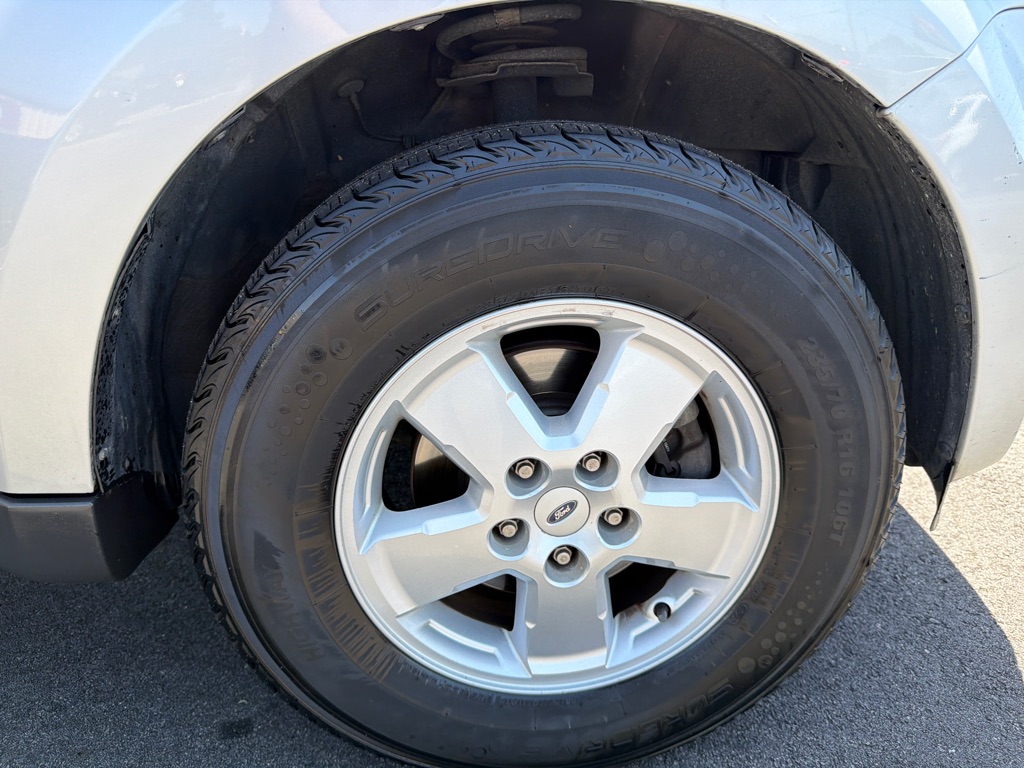 Photo 13 of this FORD ESCAPE