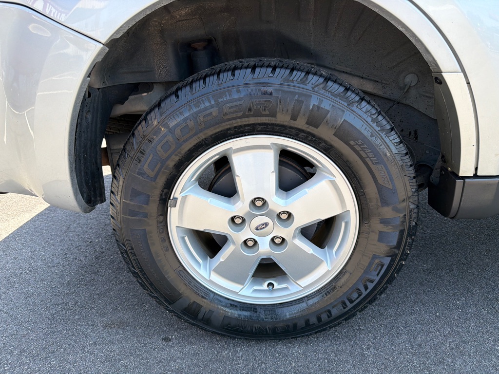 Photo 14 of this FORD ESCAPE