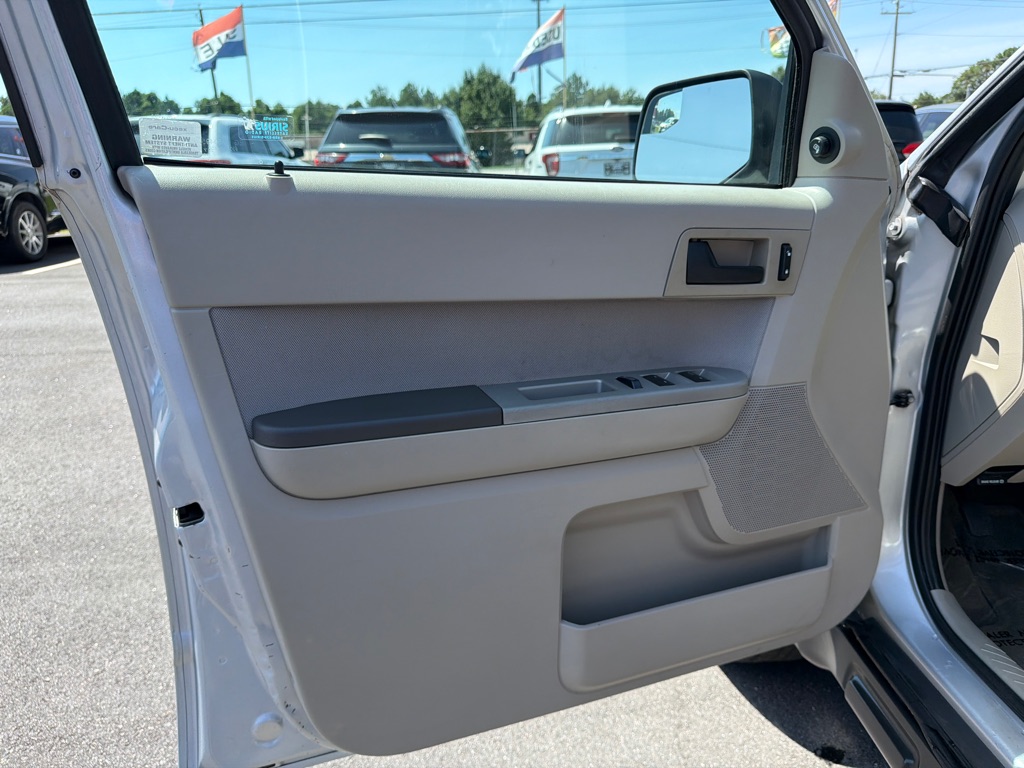 Photo 8 of this FORD ESCAPE