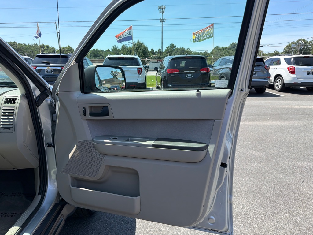 Photo 12 of this FORD ESCAPE