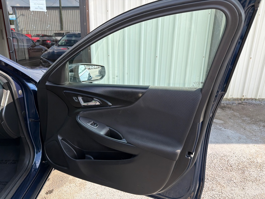 Photo 15 of this CHEVROLET MALIBU