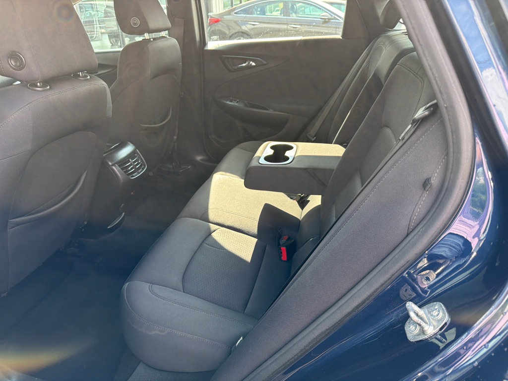 Photo 10 of this CHEVROLET MALIBU