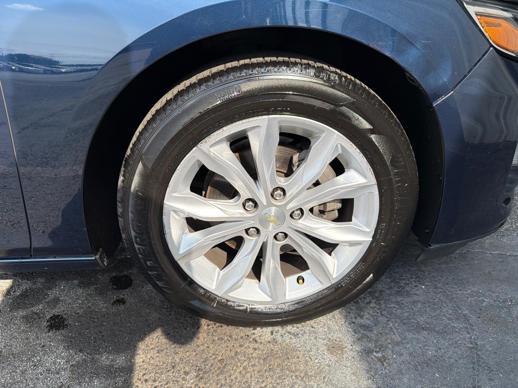 Photo 17 of this CHEVROLET MALIBU