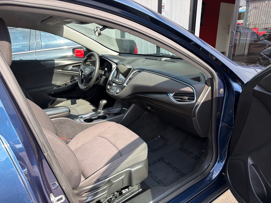 Photo 14 of this CHEVROLET MALIBU