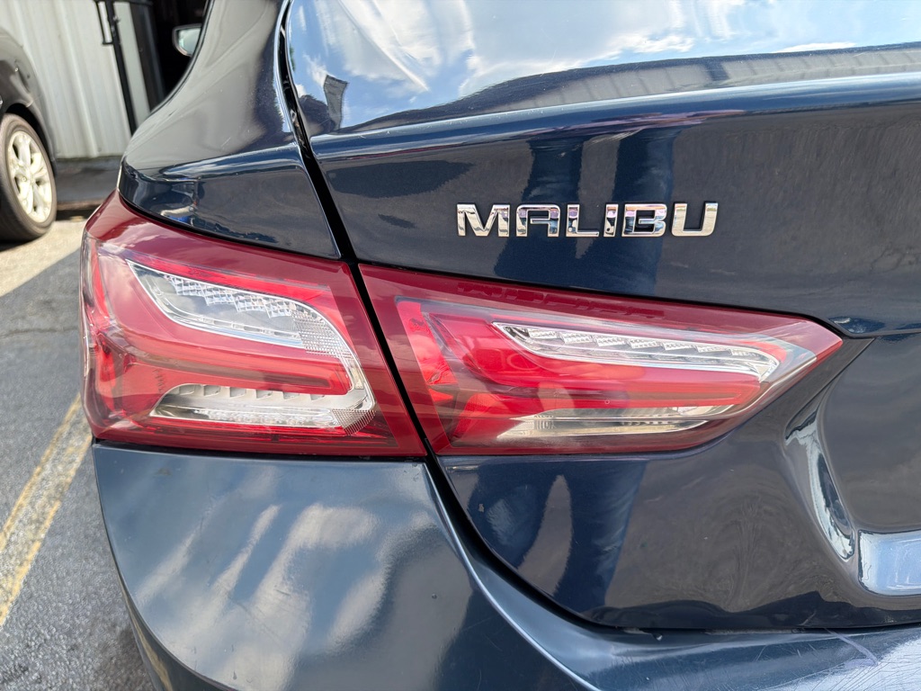 Photo 19 of this CHEVROLET MALIBU