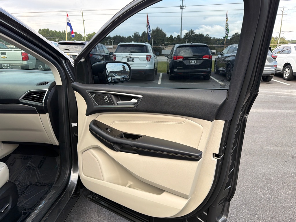 Photo 14 of this FORD EDGE
