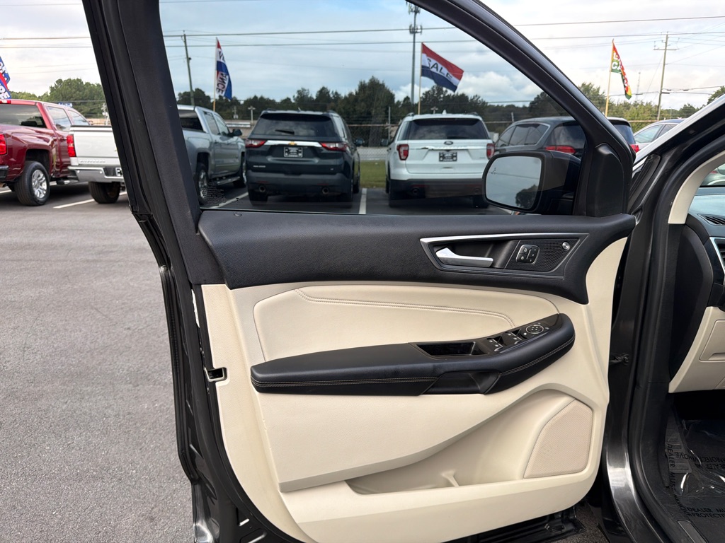 Photo 16 of this FORD EDGE