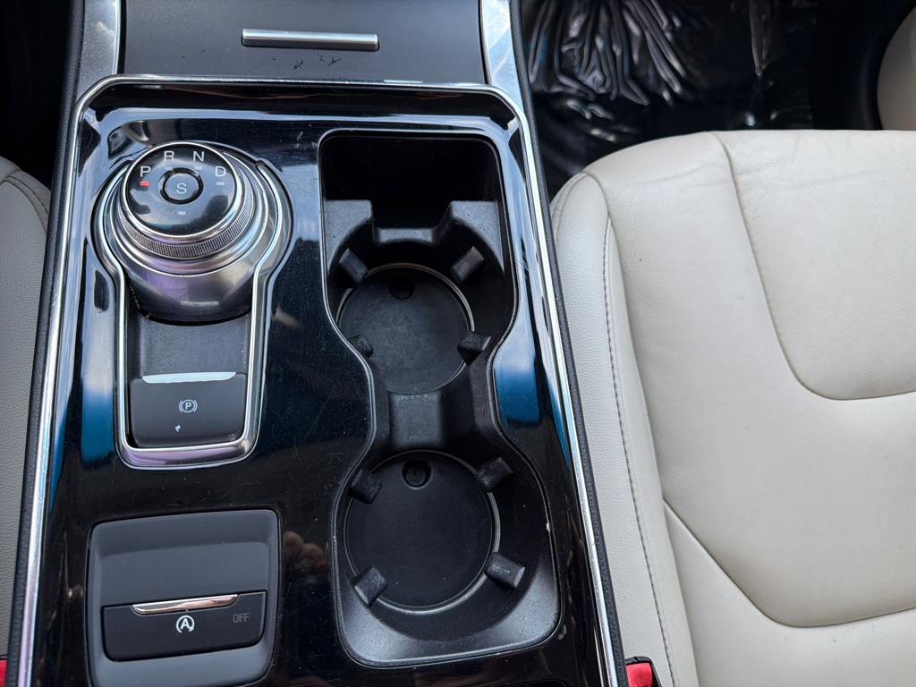 Photo 21 of this FORD EDGE