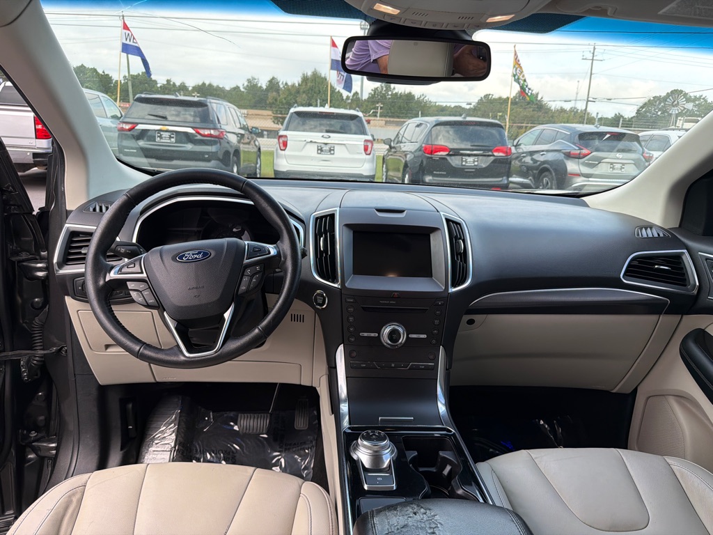 Photo 17 of this FORD EDGE
