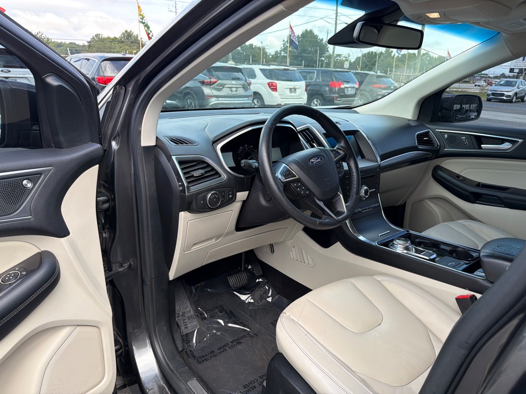 Photo 15 of this FORD EDGE