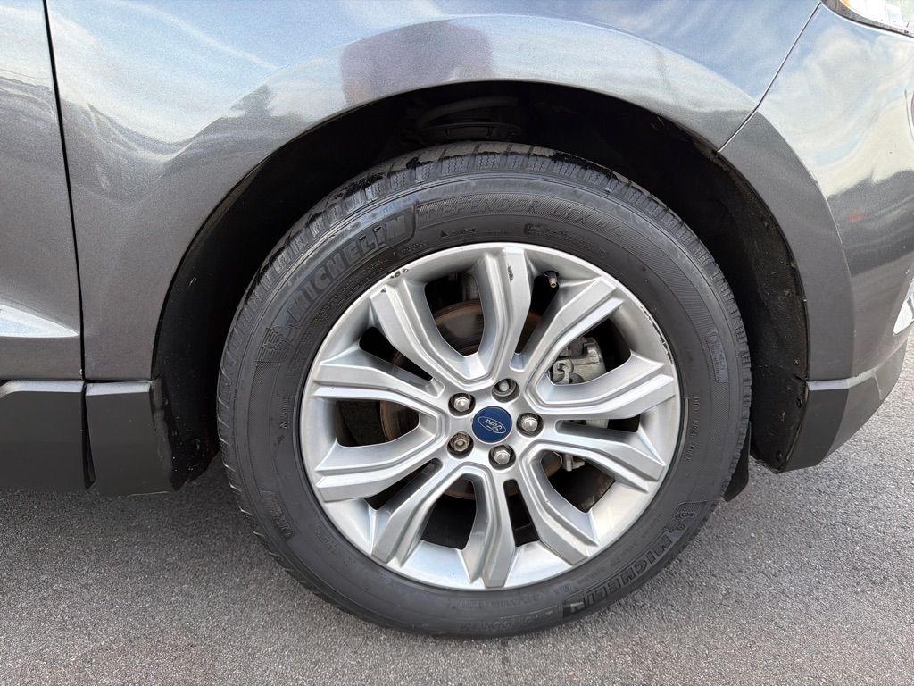 Photo 26 of this FORD EDGE