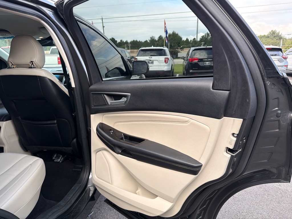 Photo 12 of this FORD EDGE
