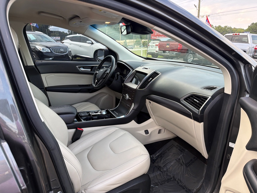 Photo 13 of this FORD EDGE