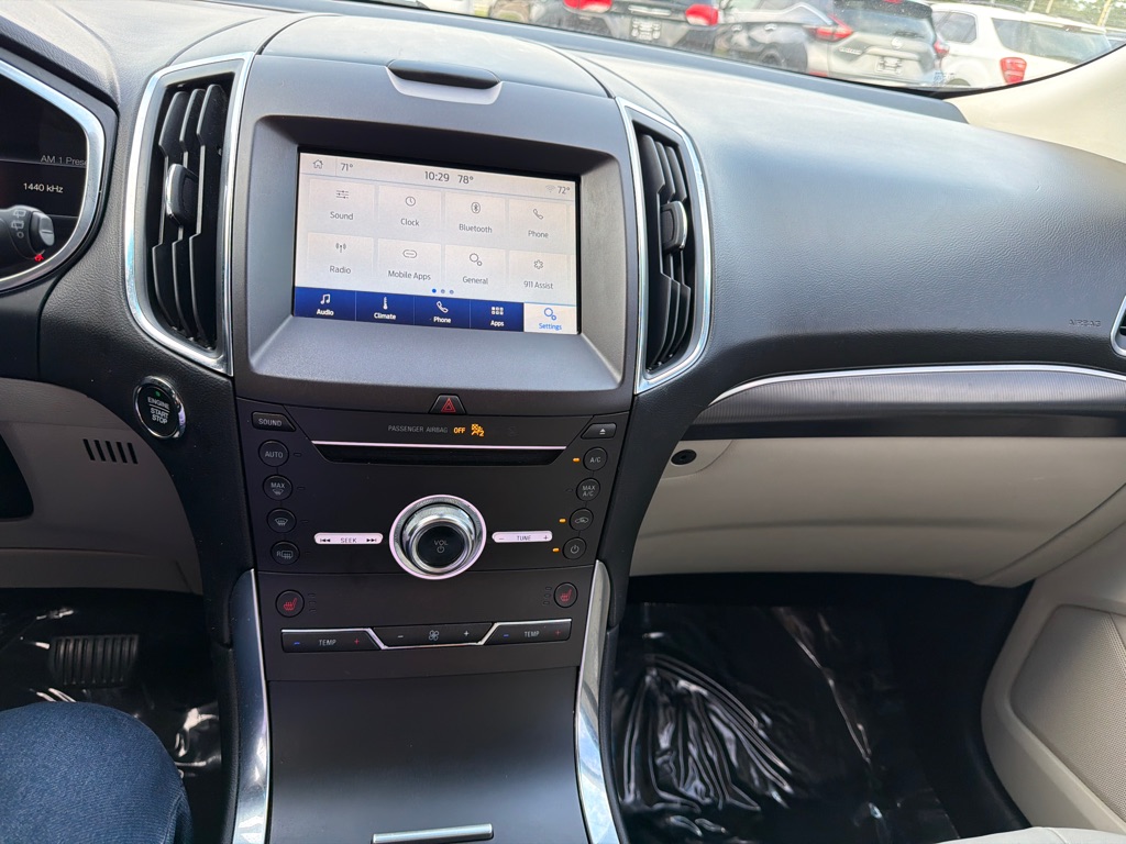 Photo 20 of this FORD EDGE