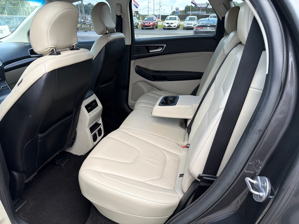 Photo 9 of this FORD EDGE