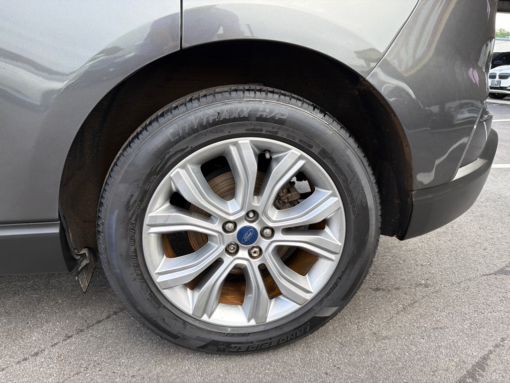 Photo 27 of this FORD EDGE