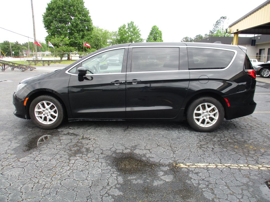 Photo 3 of this CHRYSLER PACIFICA