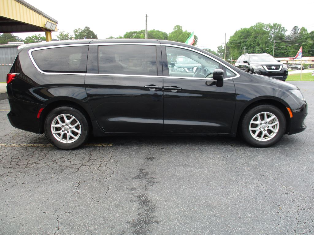 Photo 4 of this CHRYSLER PACIFICA