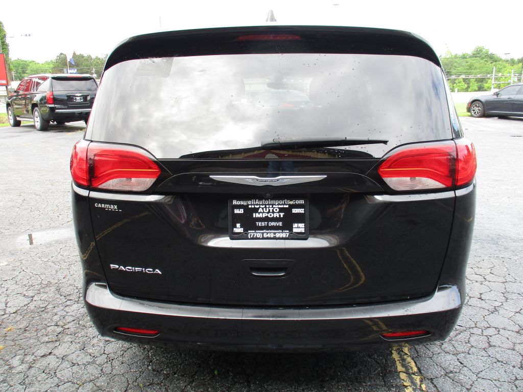 Photo 5 of this CHRYSLER PACIFICA