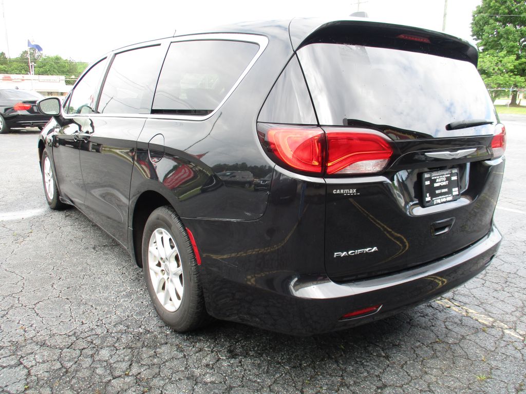 Photo 6 of this CHRYSLER PACIFICA