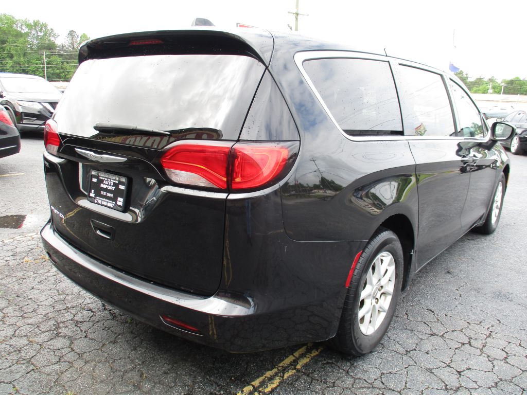 Photo 7 of this CHRYSLER PACIFICA