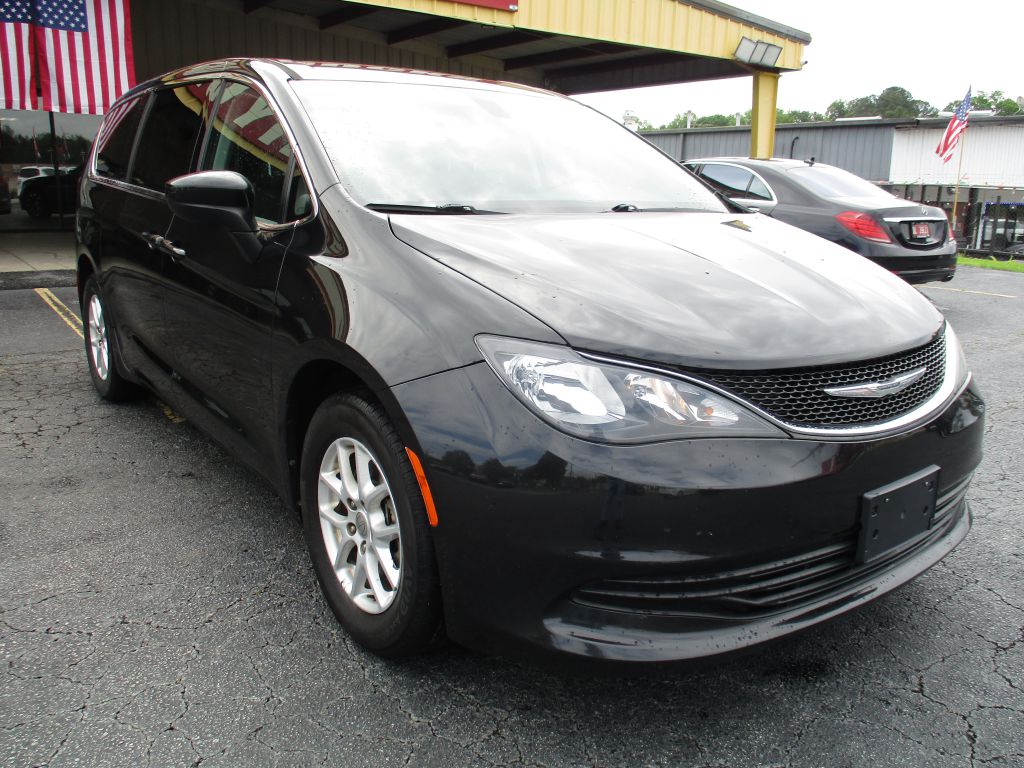 Photo 8 of this CHRYSLER PACIFICA
