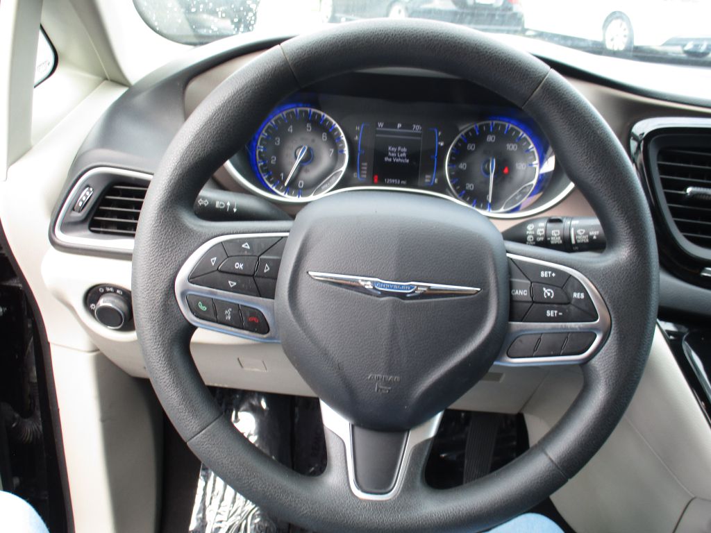 Photo 11 of this CHRYSLER PACIFICA