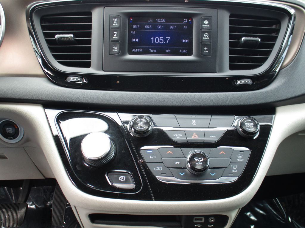 Photo 12 of this CHRYSLER PACIFICA