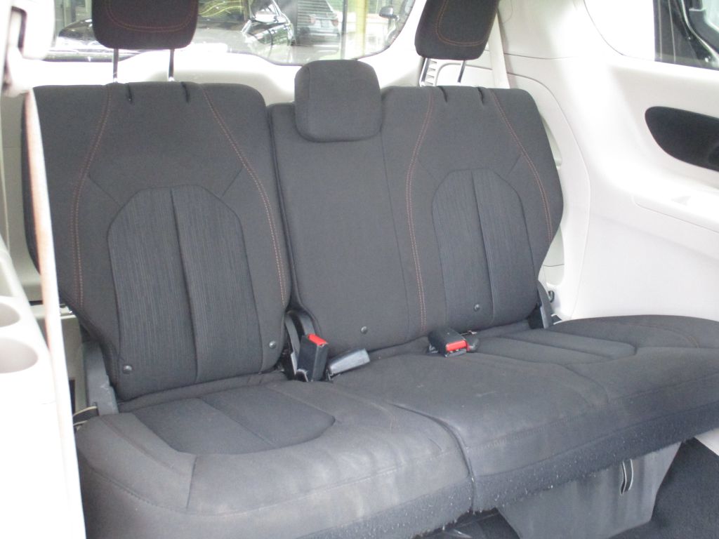 Photo 18 of this CHRYSLER PACIFICA
