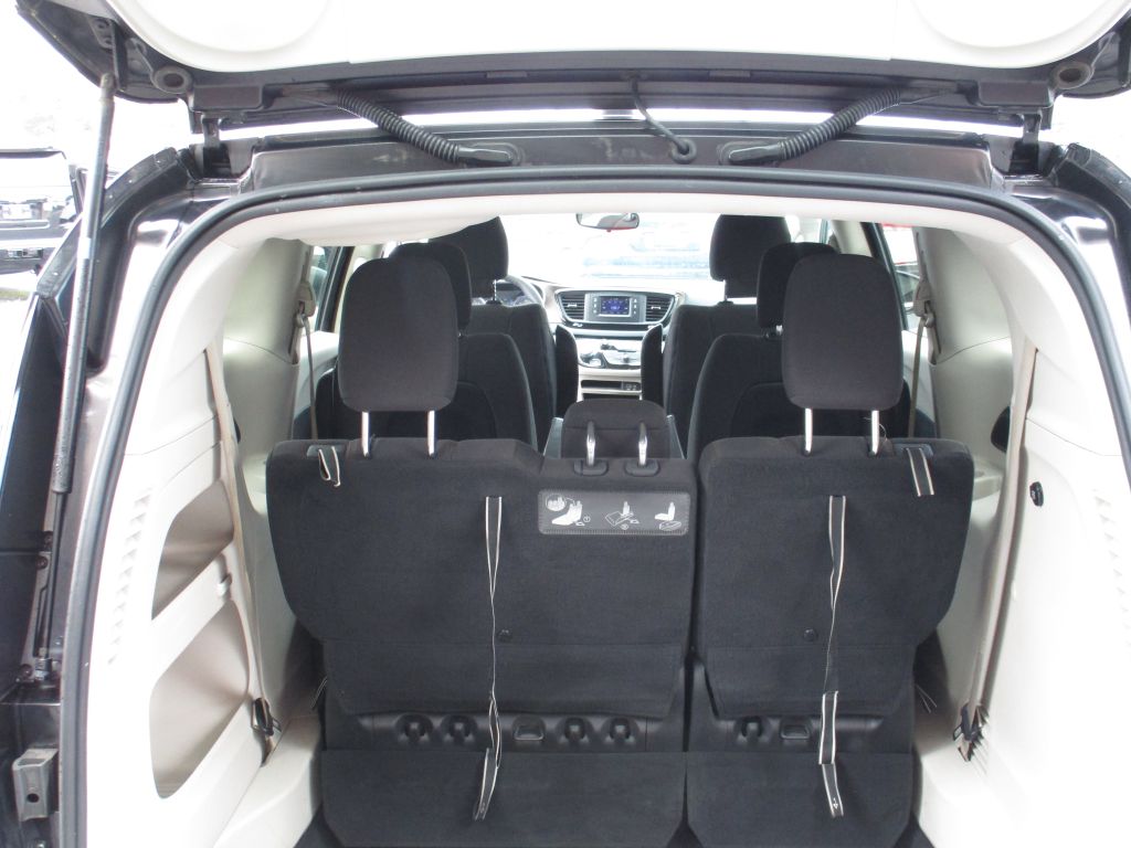 Photo 27 of this CHRYSLER PACIFICA