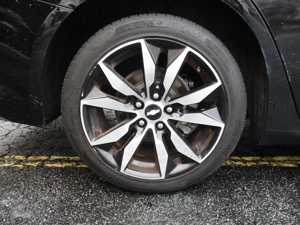 Photo 29 of this CHEVROLET MALIBU