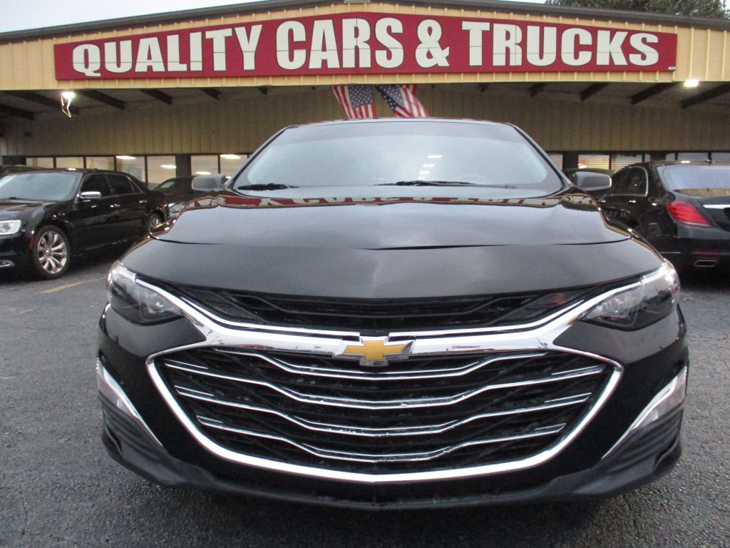 Photo 2 of this CHEVROLET MALIBU