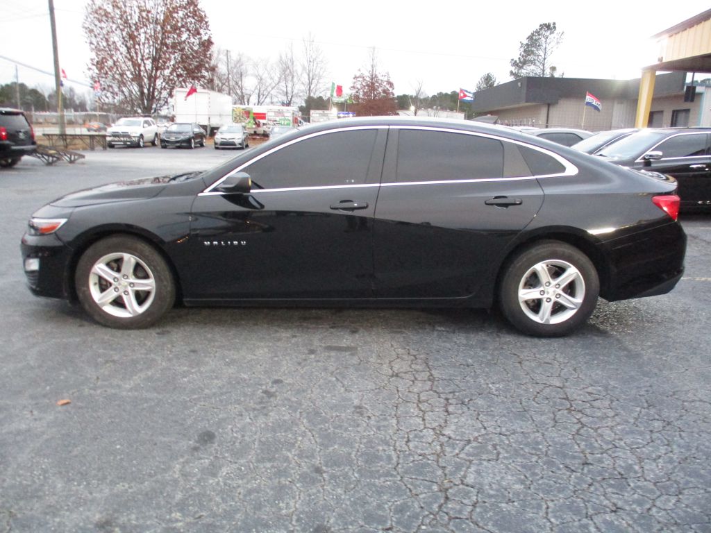 Photo 3 of this CHEVROLET MALIBU