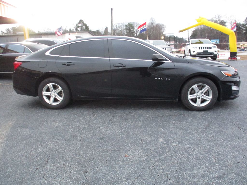 Photo 4 of this CHEVROLET MALIBU