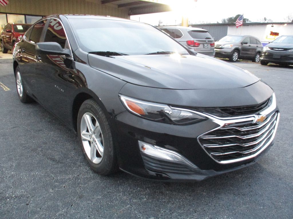 Photo 8 of this CHEVROLET MALIBU