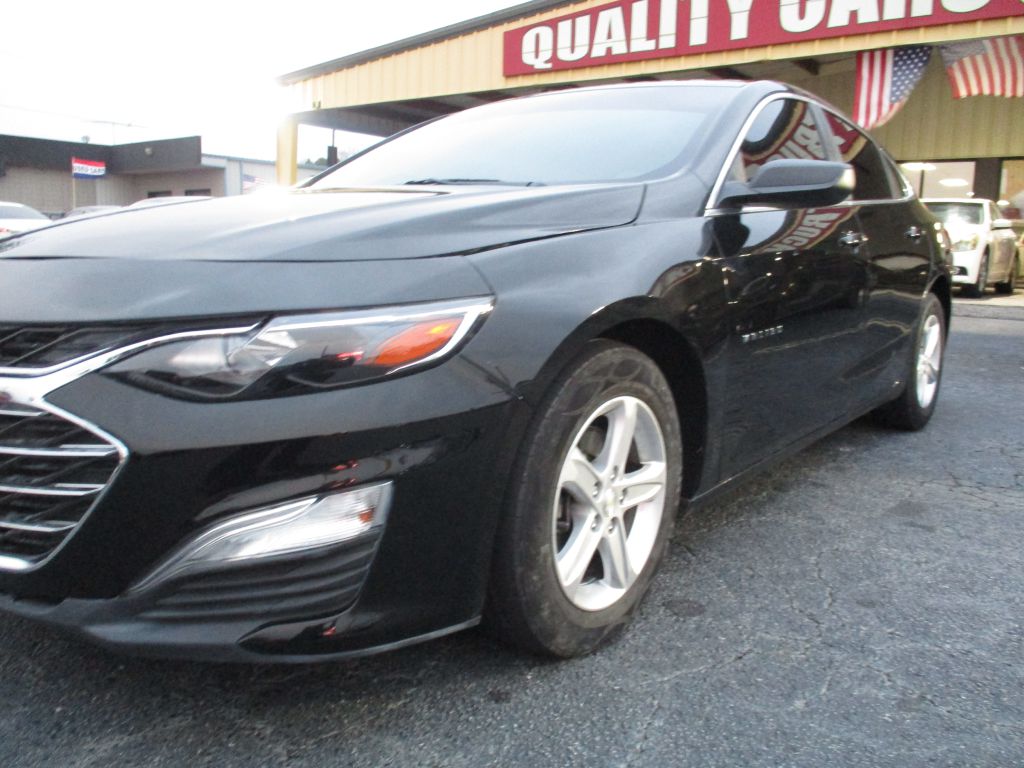 Photo 9 of this CHEVROLET MALIBU