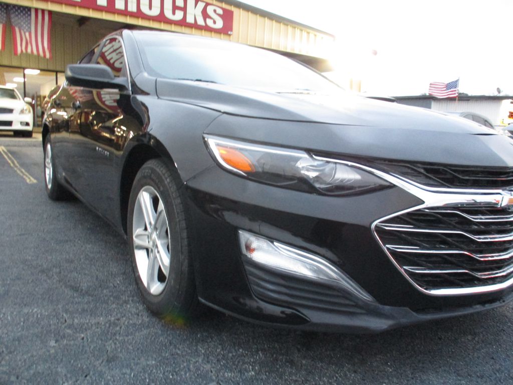 Photo 10 of this CHEVROLET MALIBU