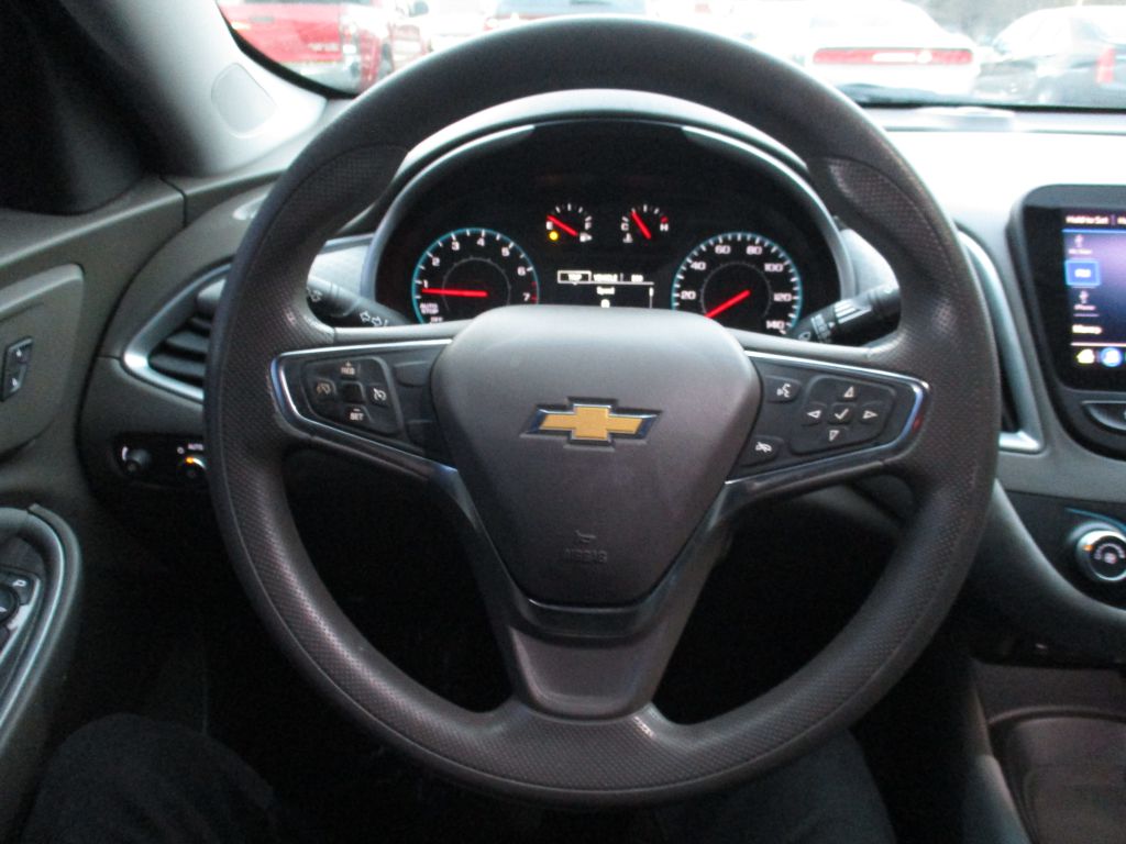 Photo 11 of this CHEVROLET MALIBU
