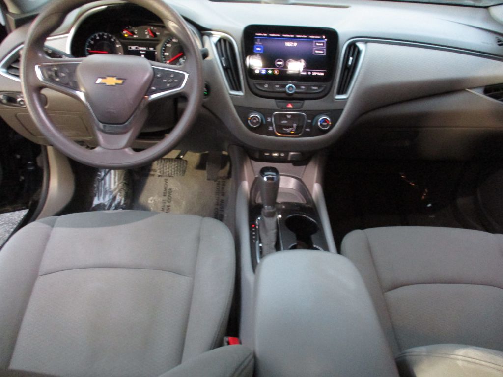 Photo 15 of this CHEVROLET MALIBU