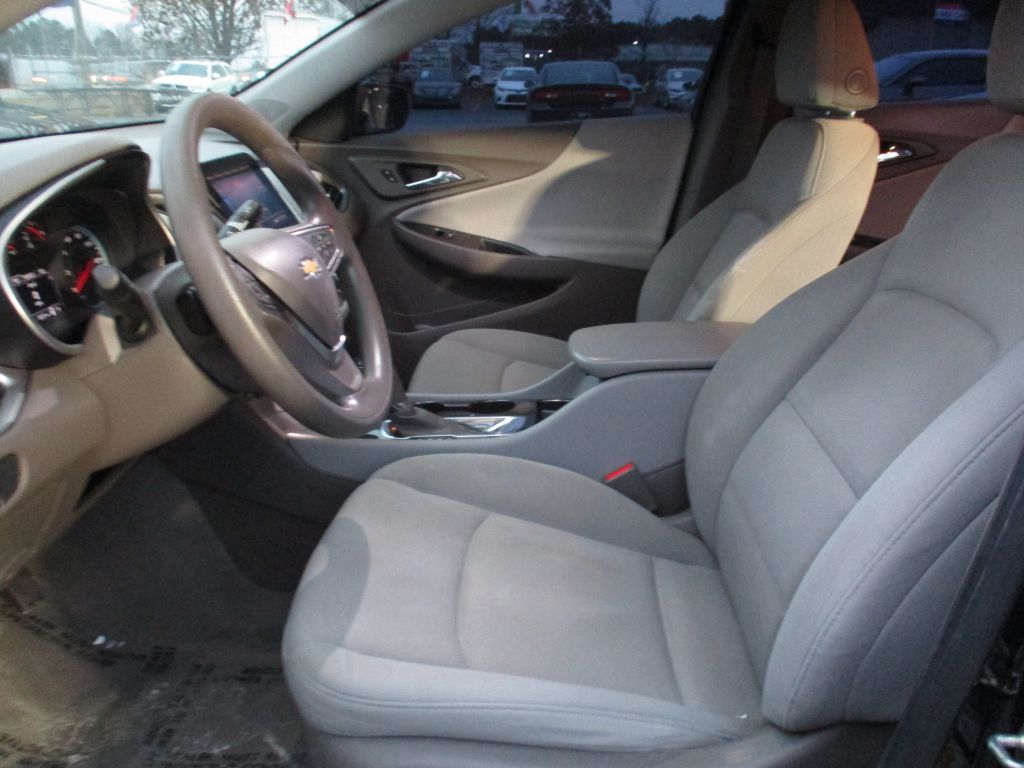 Photo 16 of this CHEVROLET MALIBU