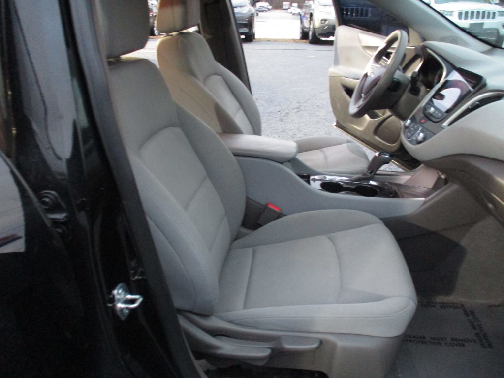 Photo 19 of this CHEVROLET MALIBU