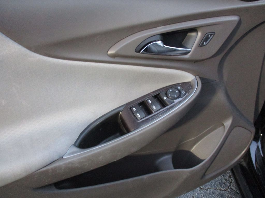 Photo 20 of this CHEVROLET MALIBU