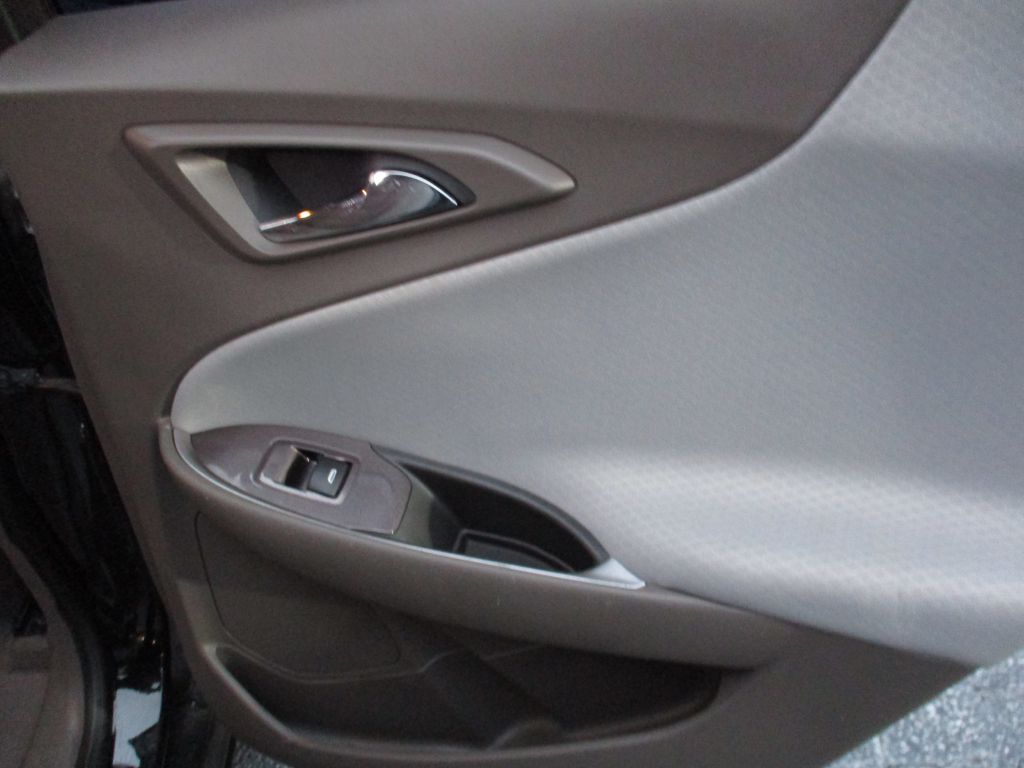 Photo 22 of this CHEVROLET MALIBU
