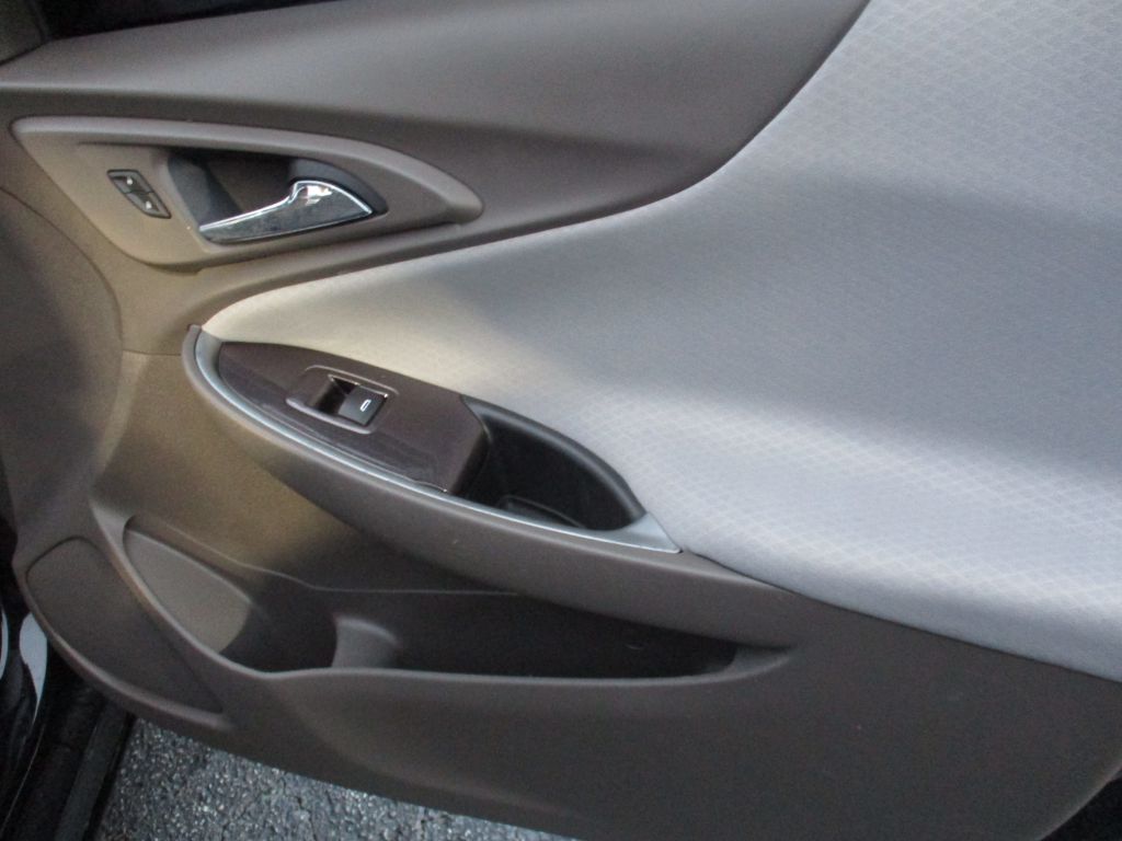 Photo 23 of this CHEVROLET MALIBU