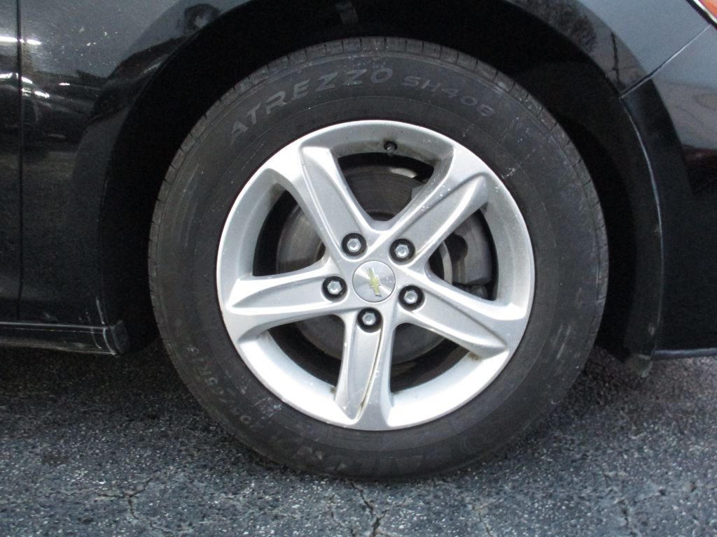 Photo 24 of this CHEVROLET MALIBU